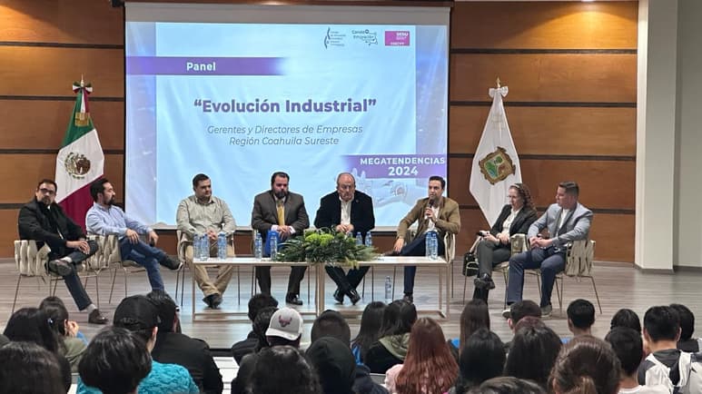 Panel de de empresas líderes como las Plantas de Kimberly Clark, Ikano, Stellantis, Samsong y la Asociación de Industriales de Ramos Arizpe. (PENÉLOPE CUETO)