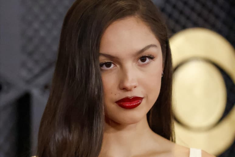'Guts', de la estadounidense Olivia Rodrigo, uno de los discos más aplaudidos por crítica y público de 2023 y protagonista de una de las grandes giras de 2024, fue reeditado este viernes en una versión 'deluxe' bajo el título de 'Guts (spilled)' y con cinco canciones nuevas.