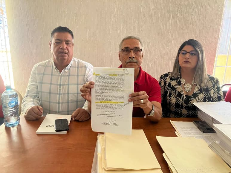 Sobre la trifulca del pasado fin de semana por la disputa de la Casa del Jubilado de Gómez Palacio, el secretario general de la Sección 35 del SNTE, Arturo Díaz González dijo este martes que el edificio es propiedad del Sindicato y que no están actuando fuera de la legalidad.