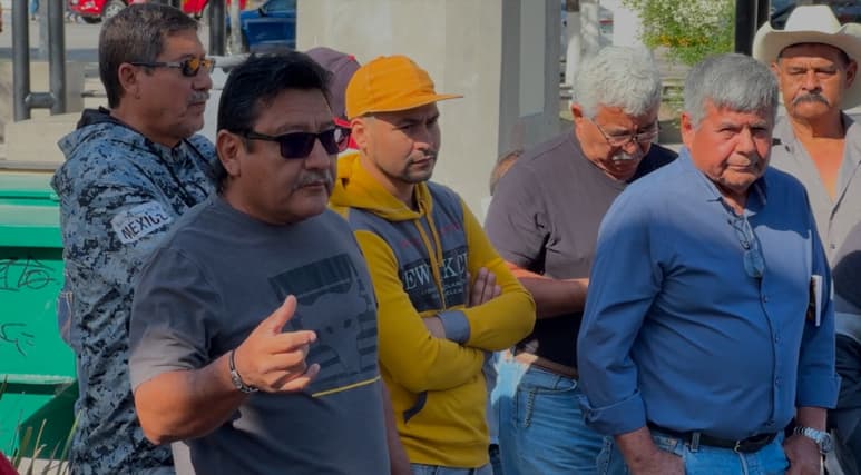 AHMSA ofreció a los obreros 3 semanas de sueldo a cambio de que levanten el bloqueo de la empresa durante 6 semanas. El pago sería 15 días después de que la siderúrgica haya vendido el material que sacaría de la empresa durante el mes y medio que solicitó de plazo a los trabajadores sindicalizados. Los empleados sindicalizados rechazaron el ofrecimiento.