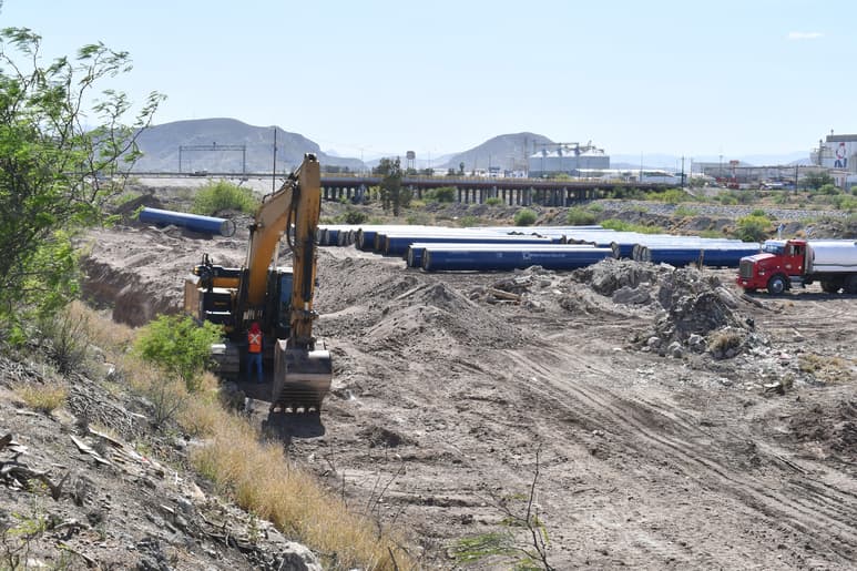 Obras de la tubería de Agua Saludable.