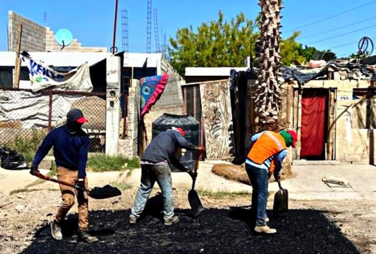 Se atendieron labores de bacheo y pavimentación en la colonia Zaragoza Sur.