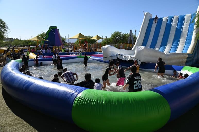 Para seguridad de los pequeños, personal del DIF Gómez Palacio se encuentra presente en el Parque Acuático.