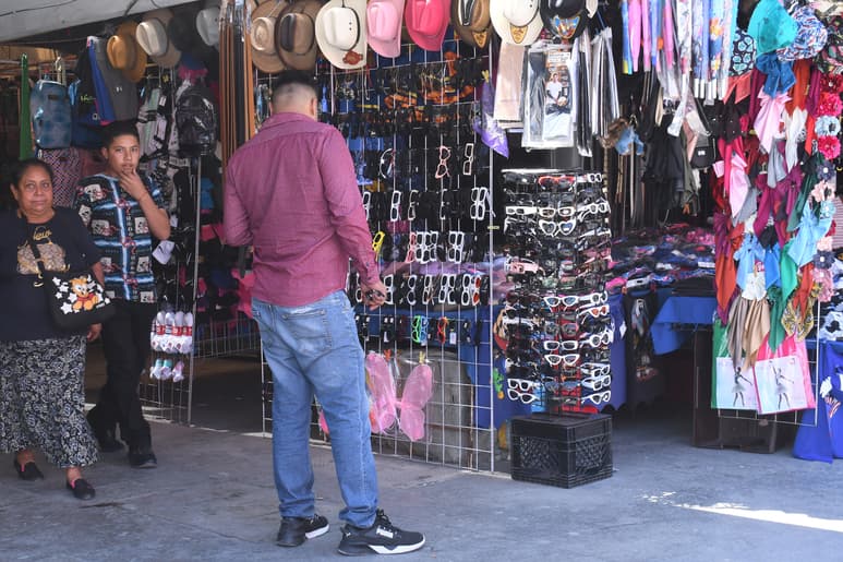 Aumentan vigilancia contra lentes de protección 'piratas' para el eclipse