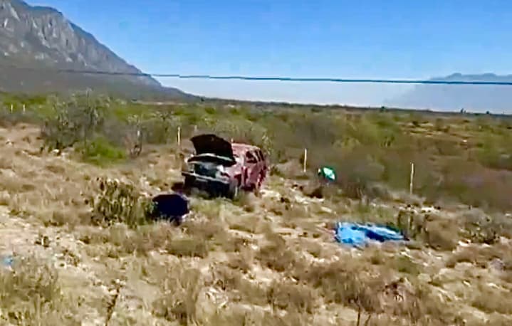 Dos personas sin vida y 5 más lesionados dejó volcadura en García, NL