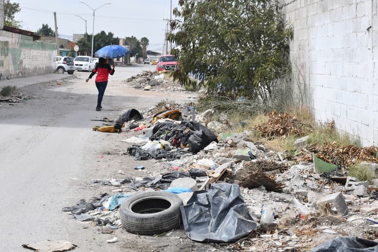 El operativo de limpieza en la ciudad consiste en la eliminación de escombro y autos chatarra.