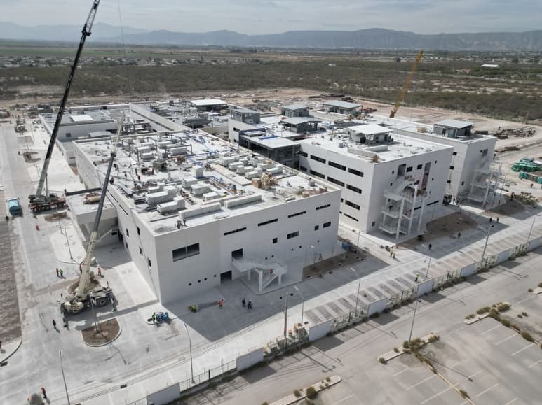 En febrero de este año, fue la novena y última visita que hizo Zenteno a La Laguna e informó que la obra de 3 mil 28 millones de pesos, tenía un avance del 90 por ciento y sostuvo la fecha de entrega.