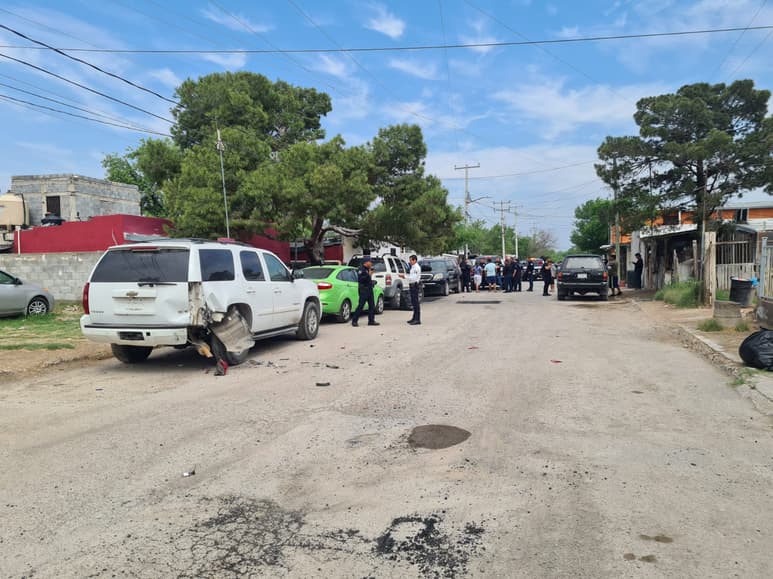El conductor de la unidad P-2529, perdió el control del vehículo y se impactó contra una camioneta. (RENÉ ARELLANO)