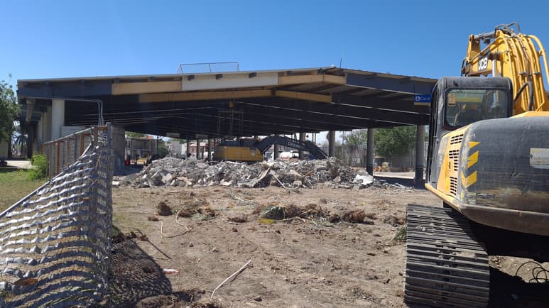 Demuelen área de pago de impuestos del Puente Internacional II