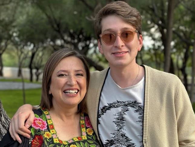 Juan Pablo Sánchez Gálvez, hijo de la candidata presidencial opositora, Xóchitl Gálvez, renunció al equipo de campaña este miércoles tras divulgarse en el Senado de México un video en el que se le ve en aparente estado de ebriedad insultando y lanzando patadas a un empleado de un bar en el lujoso barrio de Polanco, en la capital del país.