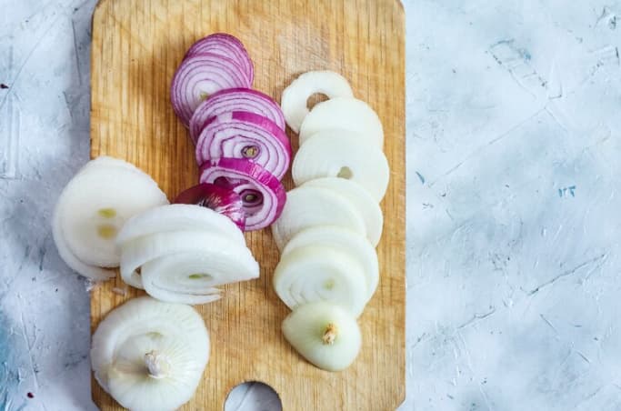 Conoce para qué se usa la cebolla blanca y morada