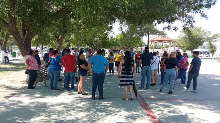Víctor Noé Sevilla Peralta, extrabajador de la empresa VU Manufacturing Piedras Negras, convocó a sus 70 excompañeros para entregarles la parte proporcional de la venta de una máquina cortadora marca Gerber, que forma parte del equipo que embargaron a la mencionada empresa.