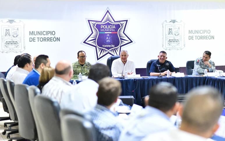 El alcalde Román Alberto Cepeda presidió la reunión semanal de seguridad en Torreón.