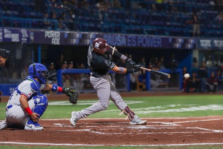 El segundo bombazo de la temporada para el californiano Nick Torres le dio la vuelta a la pizarra en la fatídica (CORTESÍA UL)