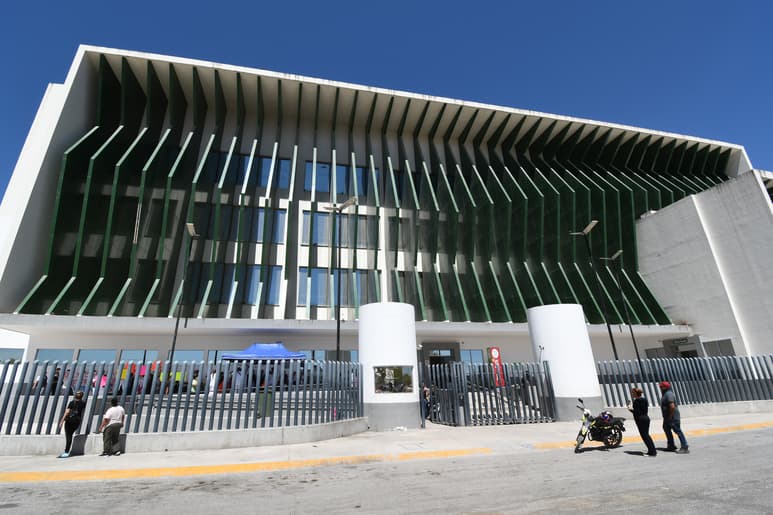 Menor de edad se encuentra grave en el Hospital General de Gómez Palacio tras ser arrollado