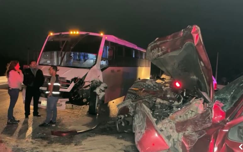 Ebrio conductor que transportaba chivas provoca accidente
