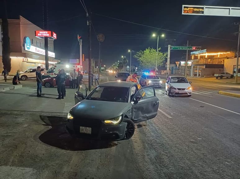 Choque de autos deja una lesionada y cuantiosos daños materiales
