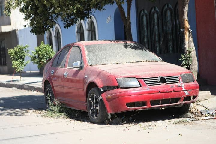 Continúa programa para retirar autos abandonados en la vía pública