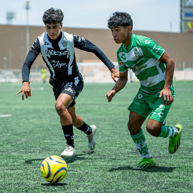 Pese a jugar en el TSM, los juveniles santistas no pudieron ante Rayos del Necaxa, quienes los dejaron fuera de la fiesta grande (CLUB SANTOS)