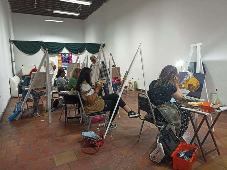 Termina taller de artes plásticas