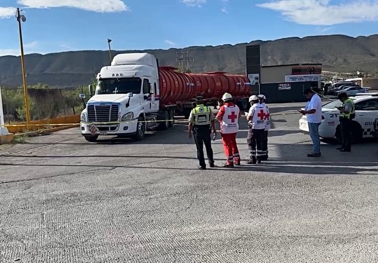 Muere trailero en el camarote de su tractocamión en Saltillo