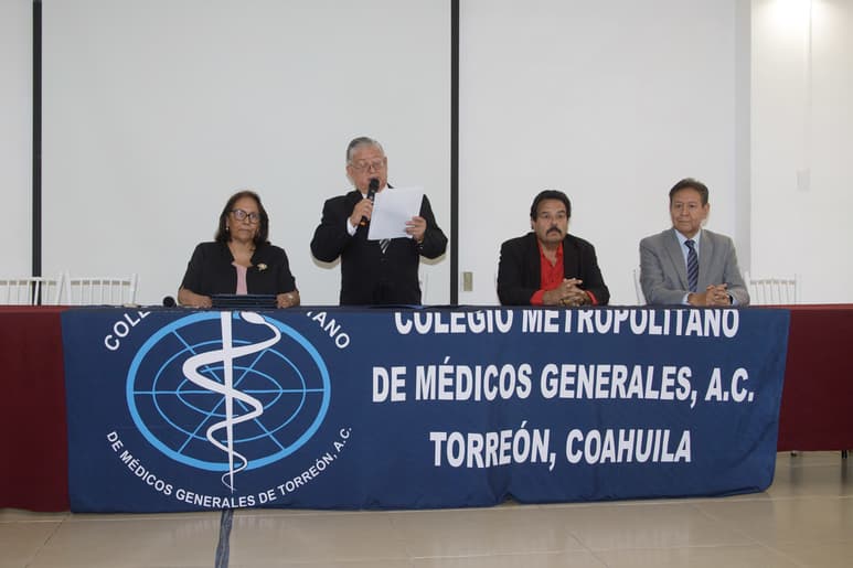 Dra. Hilda E. Alcántara Valencia, Directora General del Sistema de Educación Continua para el Médico General y Familiar; Dr. Armando de Pablos Gómez, Presidente del Colegio Metropolitano; Dr. Roberto Núñez Santos, de Jurisdicción Sanitaria VI; y Dr. Jorge Mario Galván Zermeño, de Salud Municipal.