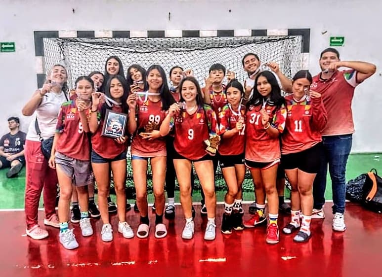El combinado de Durango de balonmano, recientemente se presentó en Colima, donde se agenciaron el tercer lugar en torneo de preparación.