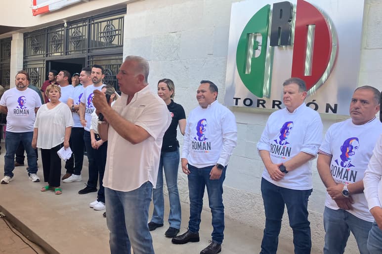 Comités del equipo de la esperanza, la democrática, coordinadores territoriales y cerca de 170 comités de Morena, encabezados por Cristian López, se sumaron al proyecto del candidato del PRI a la alcaldía de Torreón, Román Alberto Cepeda.