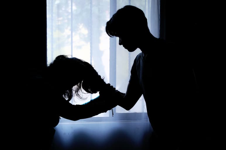 Consumo de drogas y violencia extrema contra la mujer están relacionados