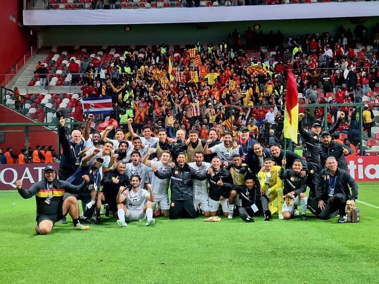 ¿Qué está pasando? En Costa Rica están echando a todos los técnicos mexicanos