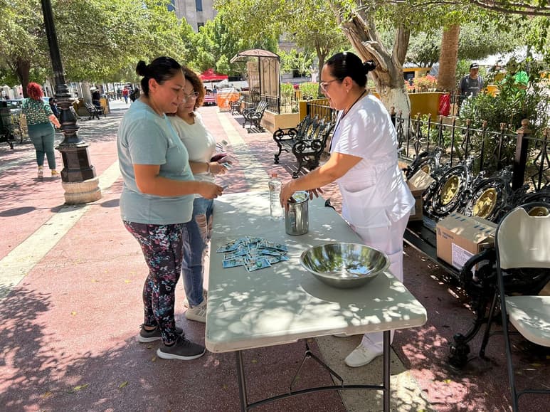 Los sobres de Vida Suero Oral  favorecen la reposición de líquidos en forma inmediata.
