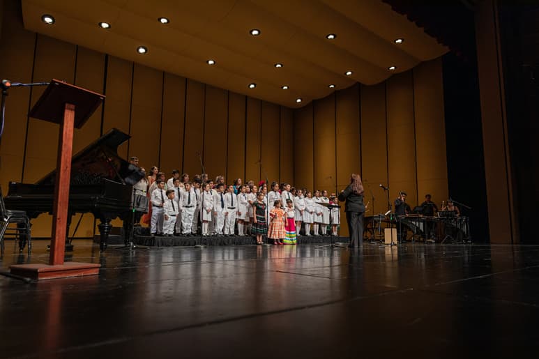 Coro Peñoles presentó concierto mexicanto