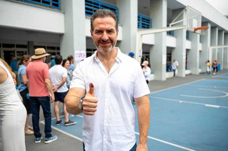 El candidato a la alcaldía de Monterrey, Adrián de la Garza. (TWITTER)