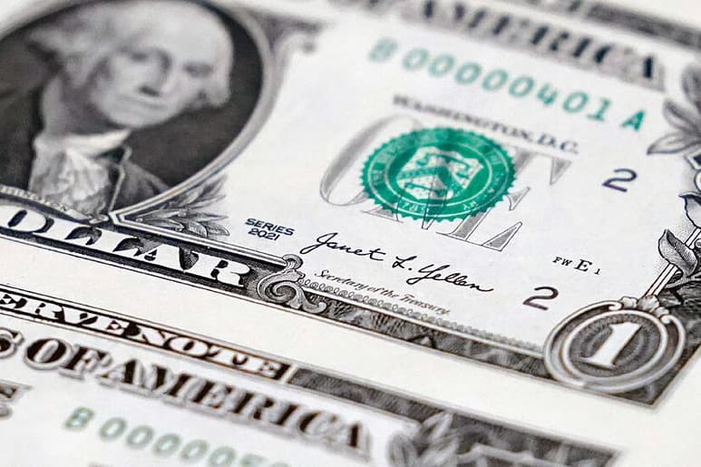 Otro factor que depreció al peso mexicano fue el fortalecimiento generalizado del dólar estadounidense.