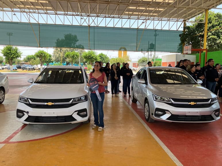 Entrega de autos de la Sección 35 del Sindicato Nacional de Trabajadores de la Educación (EL SIGLO DE TORRÉON)