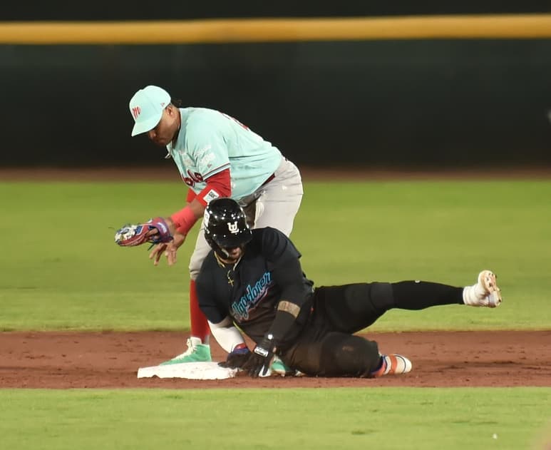 Los Algodoneros del Unión Laguna perdieron por 7 carreras a 4 en el primero de la serie ante de los Diablos Rojos del México, en una disputa celebrada desde el estadio de la Revolución. (RAMÓN SOTOMAYOR)