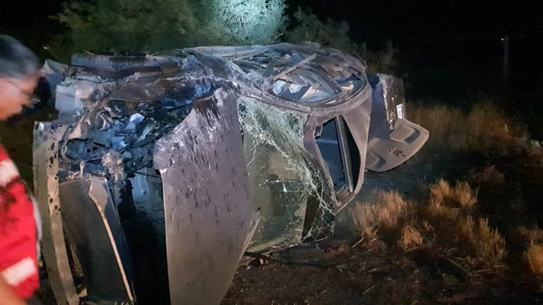 Hombre pierde la vida al volcar en su camioneta durante la madrugada del domingo