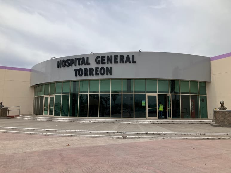 El joven ingresó primero al Hospital General y de ahí fue trasladado al Hospital Universitario.