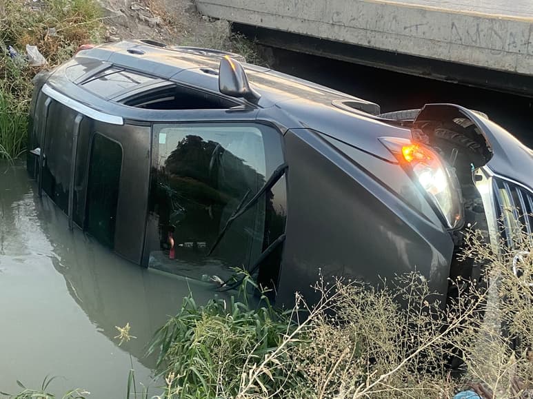 Camioneta accidentada.