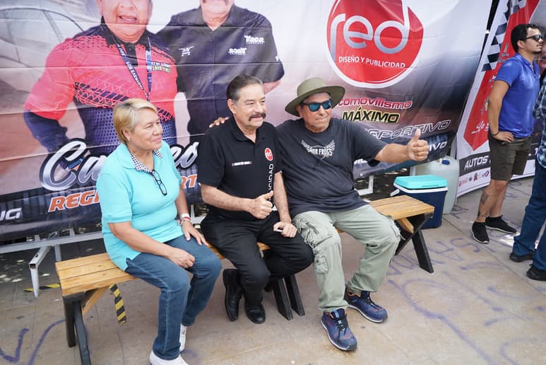 Los laguneros aficionados al Deporte Motor, vivieron una tarde inolvidable, con auténticas “joyas sobre ruedas” y con la presencia de Martín
Vaca (ESPECIAL)