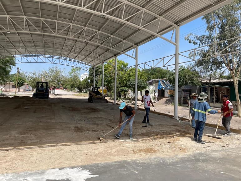 El alcalde visitó el ejido Álvaro Obregón para supervisar la obra.