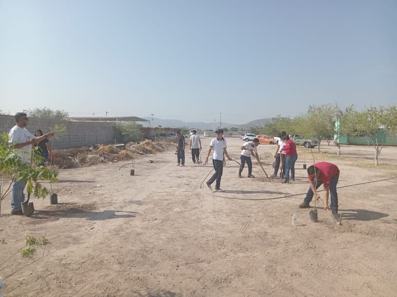 Colaboran alumnos de la Escuela Primaria Jesús Betancourt, y del CECyTE 09 Lerdo.
