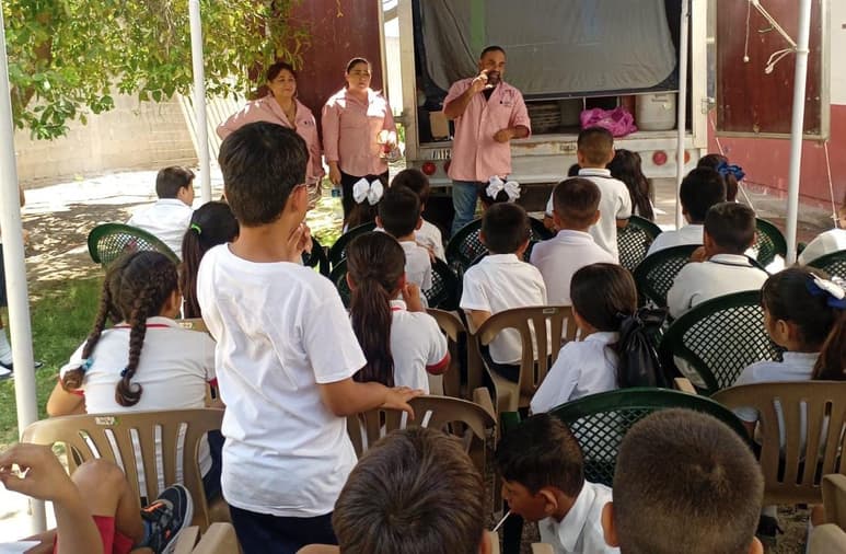 Cine móvil de CONAGUA.
