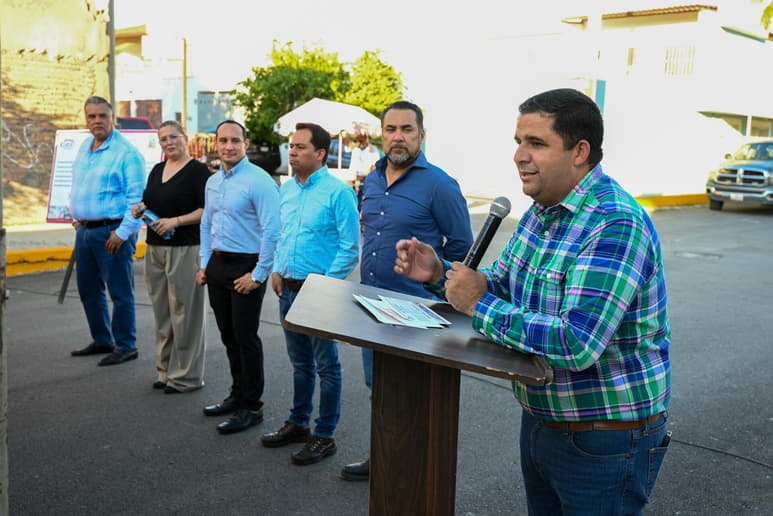 Entrega alcalde de Lerdo obras de pavimentación en la colonia Villa Jardín