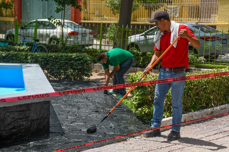 Mantenimiento a las fuentes públicas del Parque Victoria, ´La Alegría´ y ´El Honguito. (DIANA GONZÁLEZ)