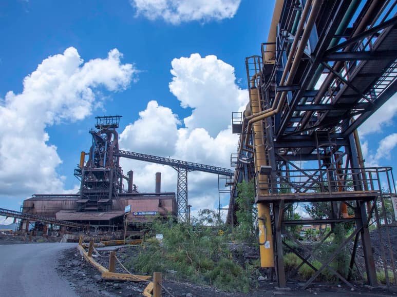 Desconocen obreros de AHMSA alcance de sus derechos laborales