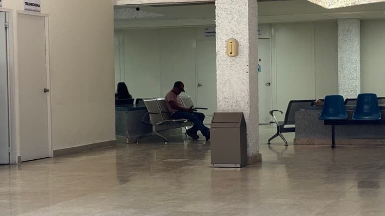 Protestan trabajadores del ISSSTE Monclova por falta de clima desde hace un mes