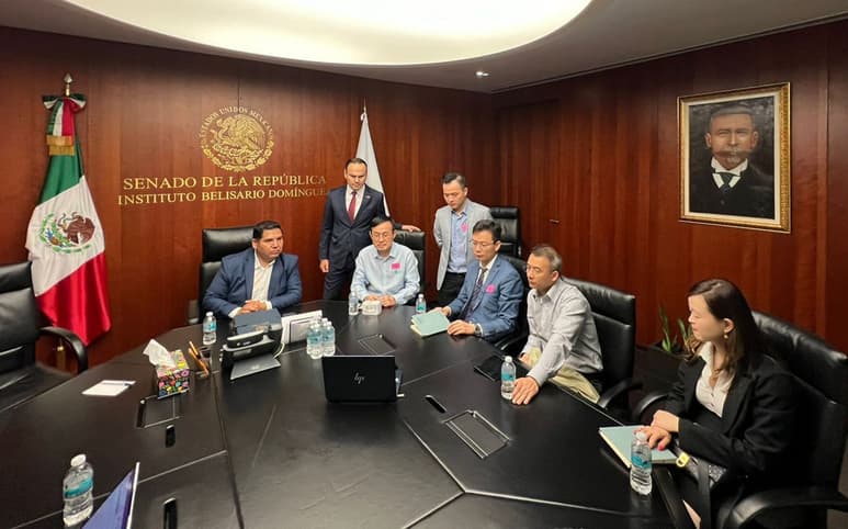Reunión en el Senado.