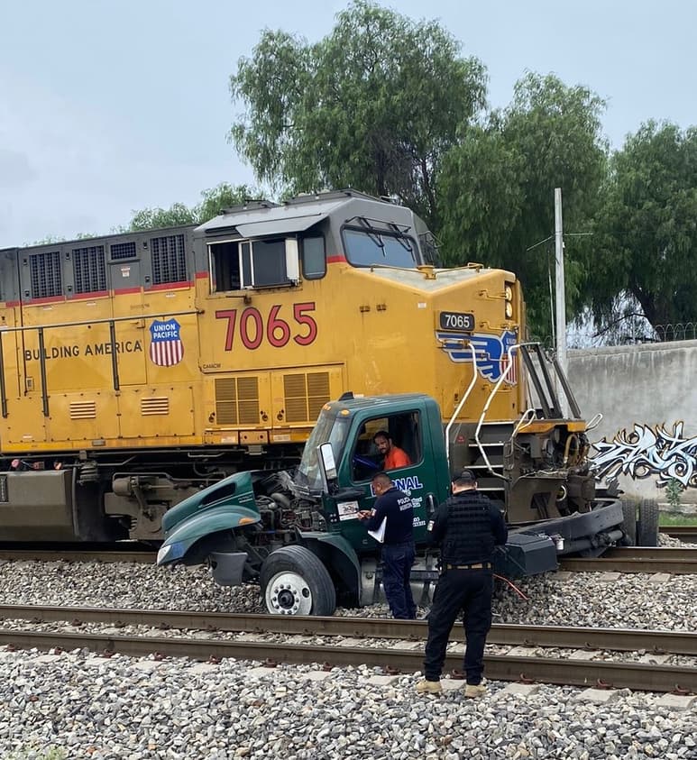 Accidente entre camión y tren (EL SIGLO DE TORREÓN)