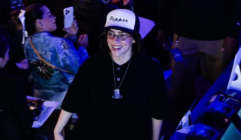 Billie Eilish inaugura tienda en CDMX y presenta nuevo álbum